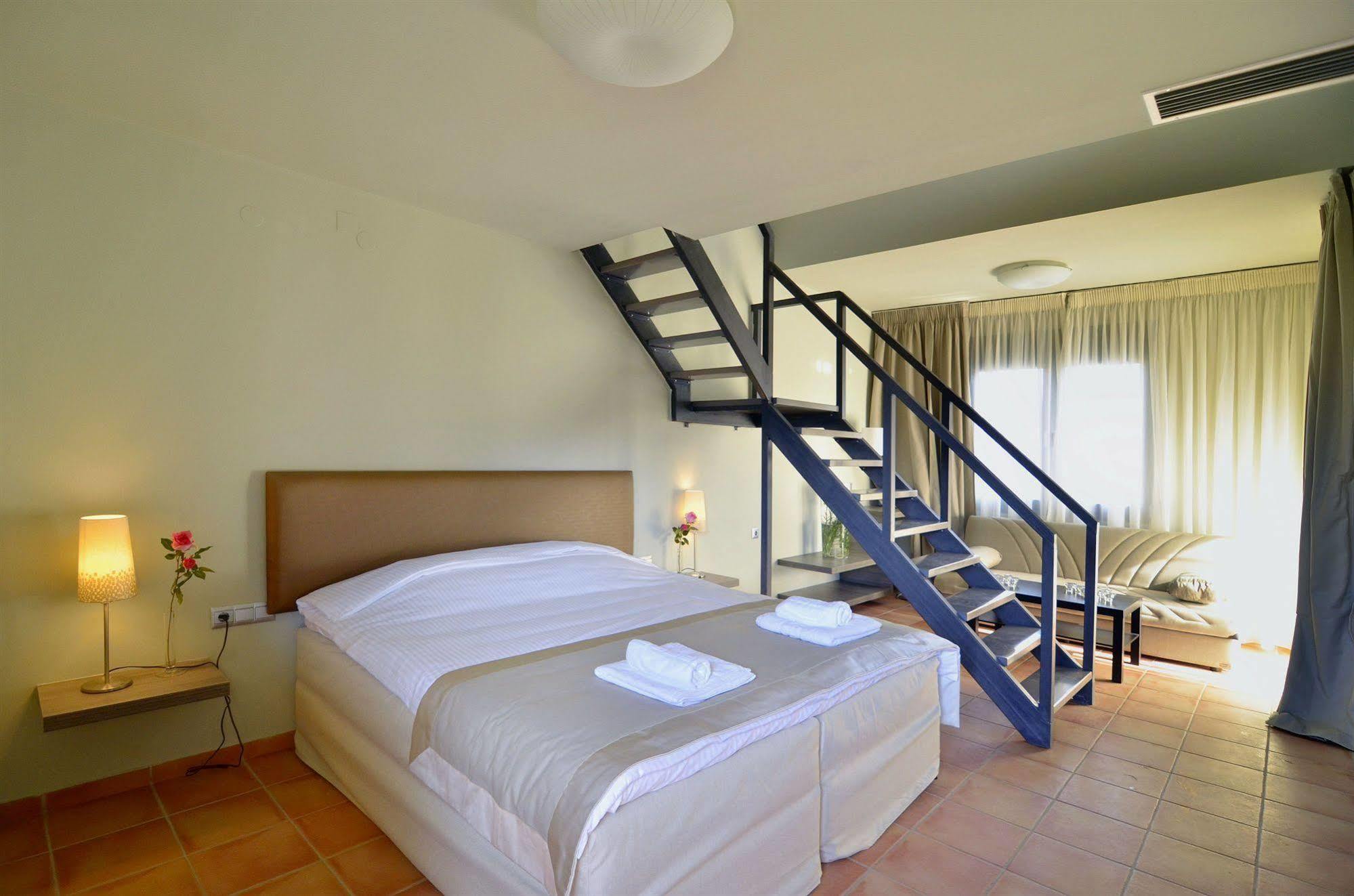 Ellopia Point Hotel Ioannina Exterior photo