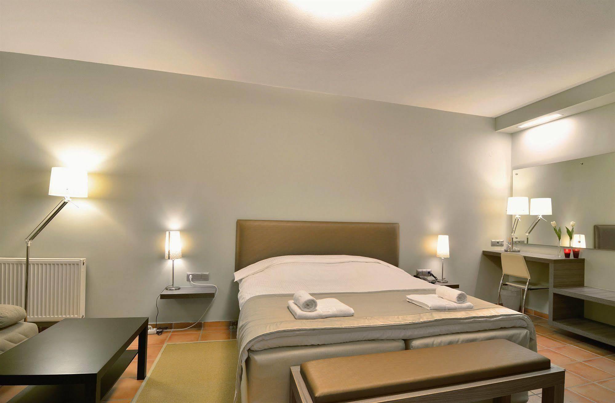 Ellopia Point Hotel Ioannina Exterior photo